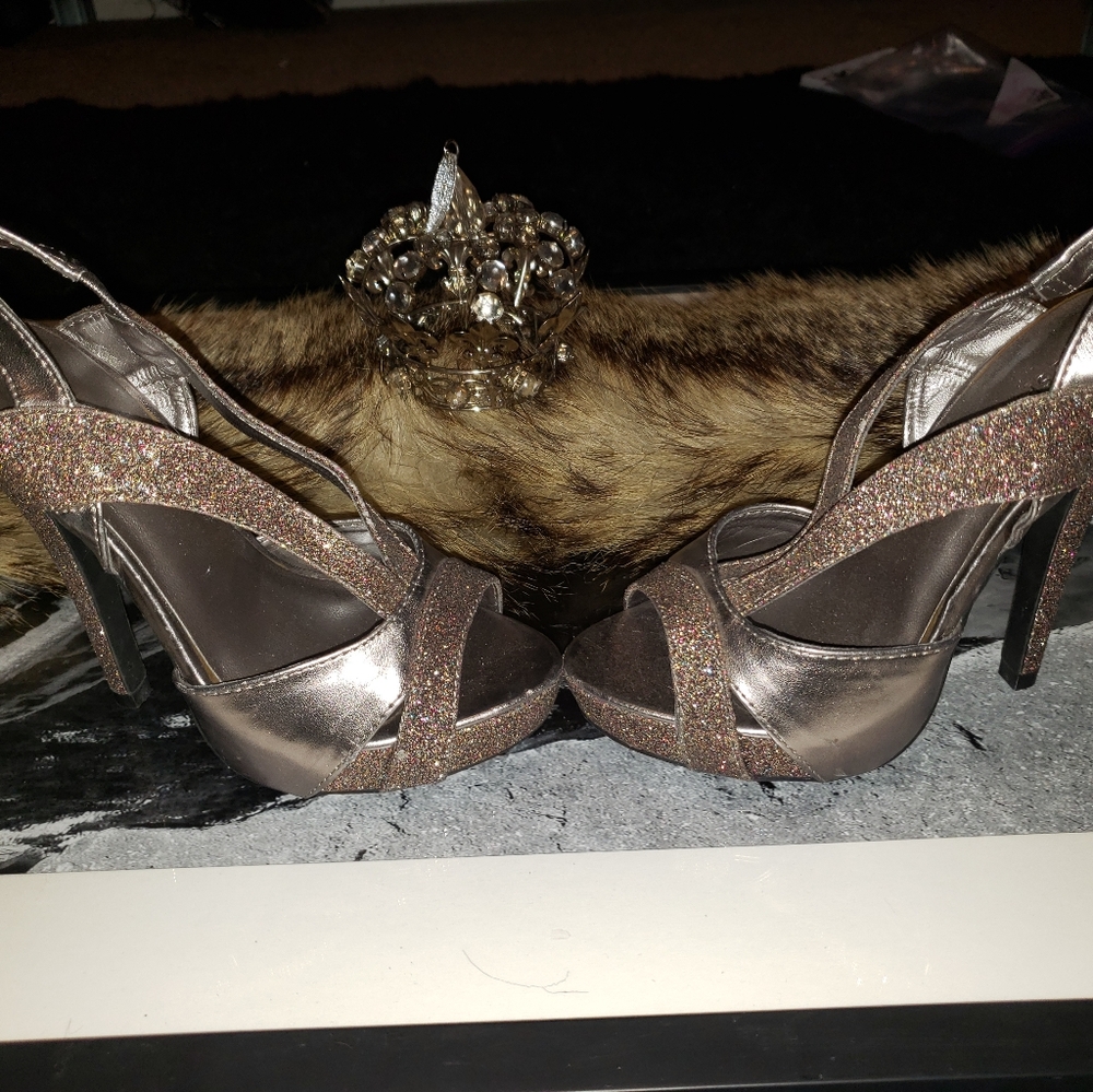 heels - Picture 2 of 7